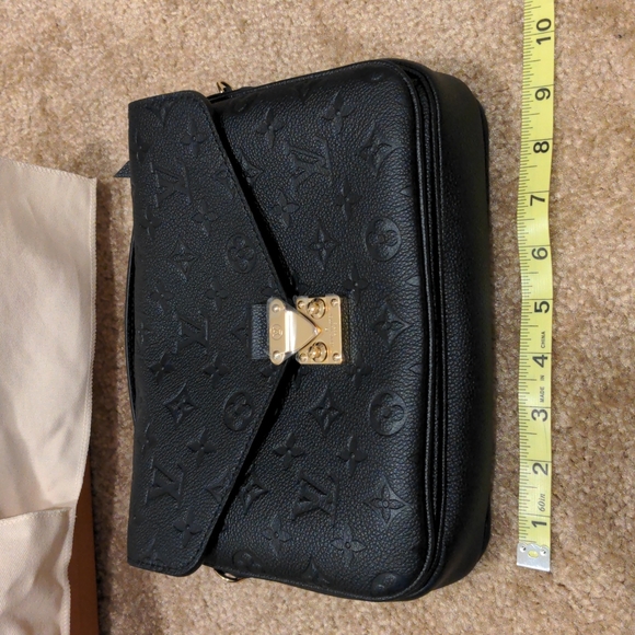 Brand New Authentic Louis Vuitton Pochette Metis Handbag - Picture 14 of 16